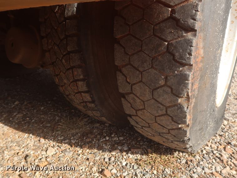 image for item HJ9309 1992 International 4700  bucket truck