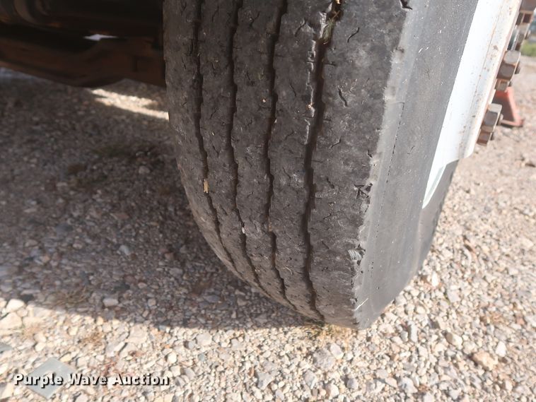 image for item HJ9309 1992 International 4700  bucket truck