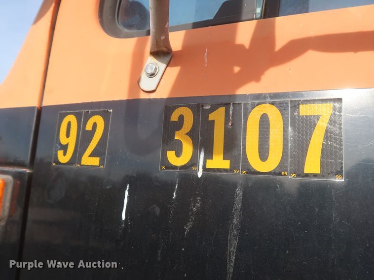 image for item HJ9309 1992 International 4700  bucket truck