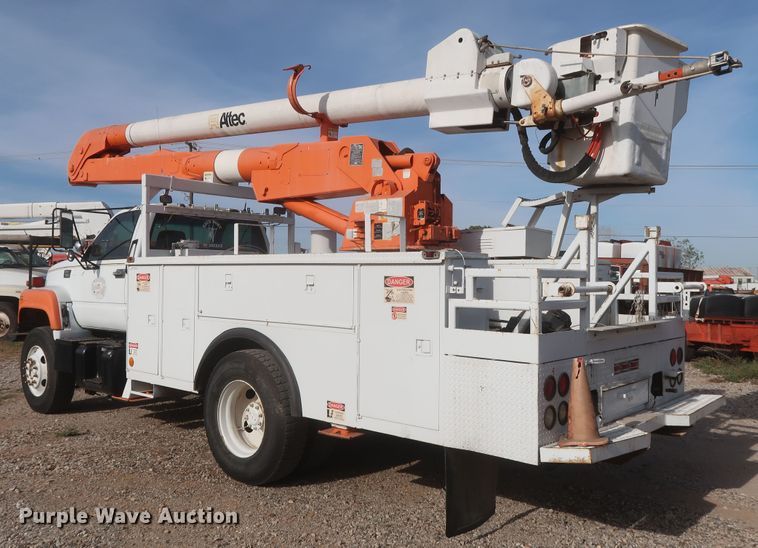 image for item HJ9427 1999 GMC C7500  bucket truck