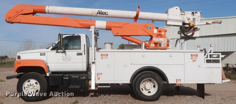 image for item HJ9427 1999 GMC C7500  bucket truck