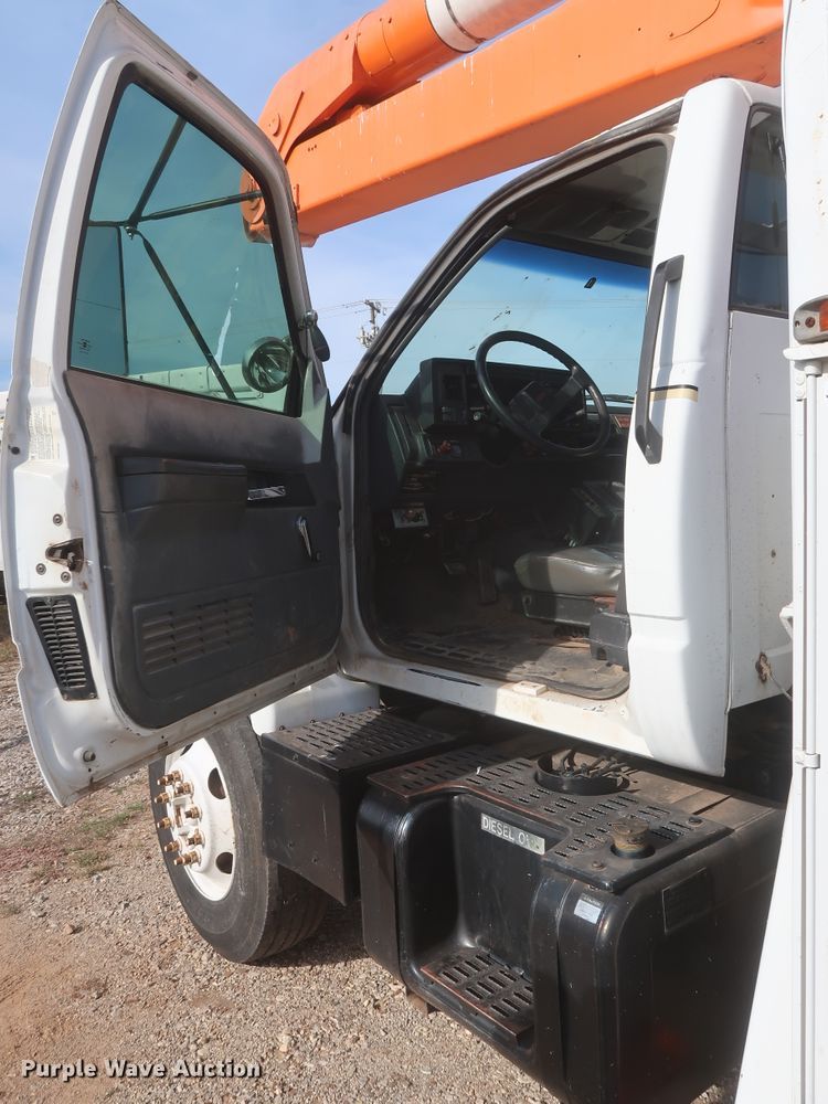 image for item HJ9427 1999 GMC C7500  bucket truck