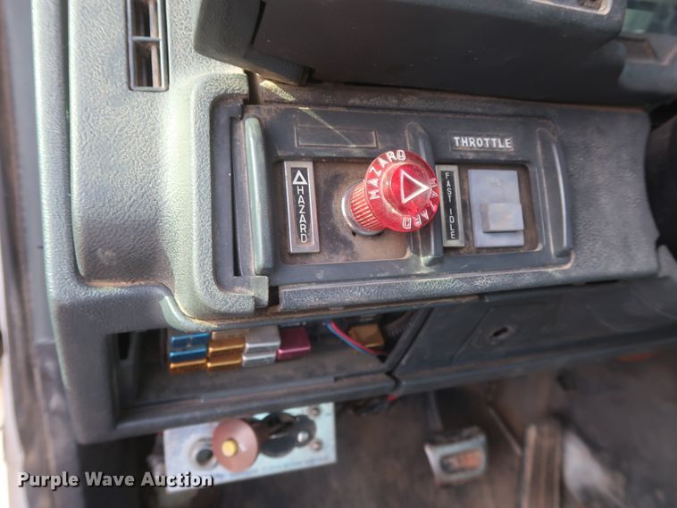 image for item HJ9427 1999 GMC C7500  bucket truck