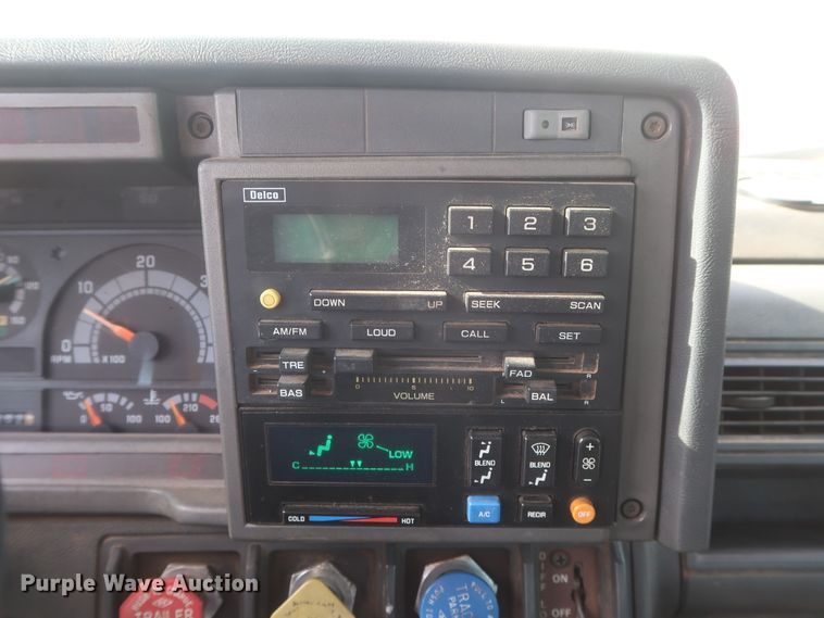 image for item HJ9427 1999 GMC C7500  bucket truck