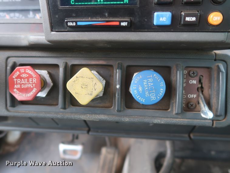 image for item HJ9427 1999 GMC C7500  bucket truck