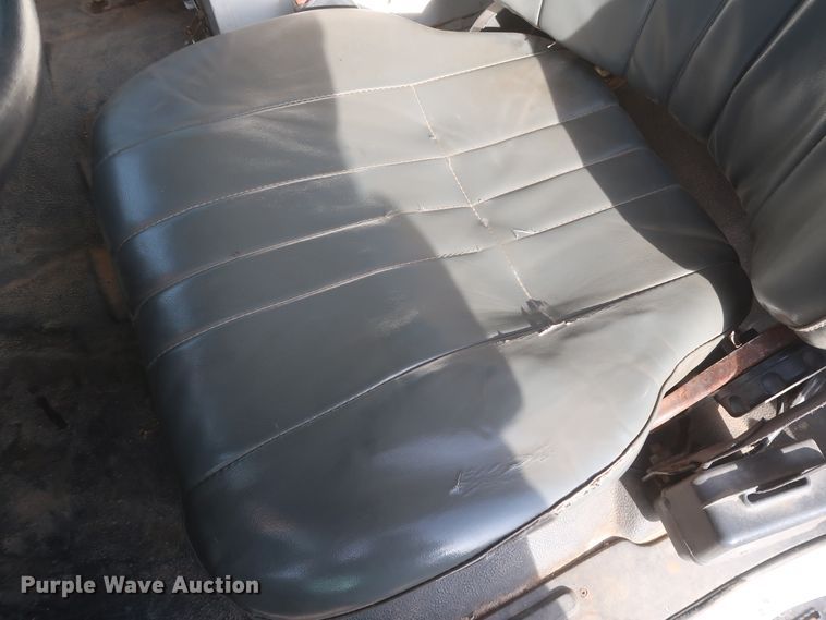 image for item HJ9427 1999 GMC C7500  bucket truck