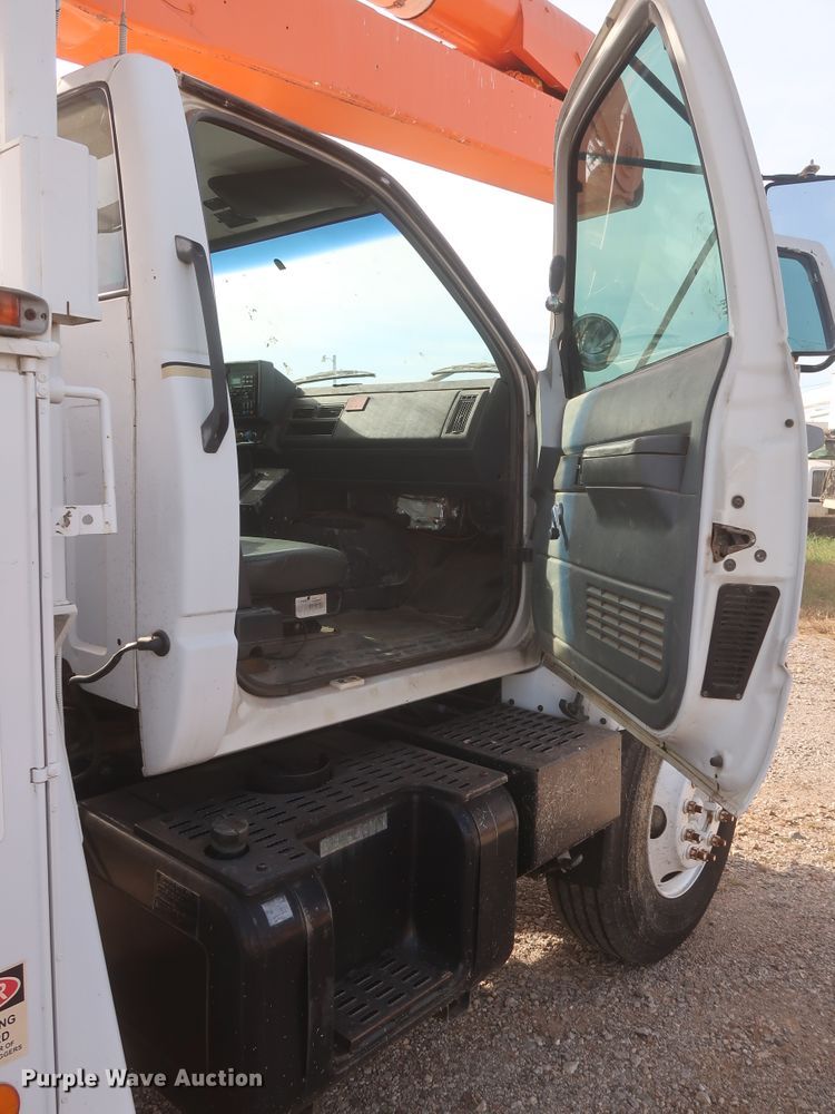 image for item HJ9427 1999 GMC C7500  bucket truck