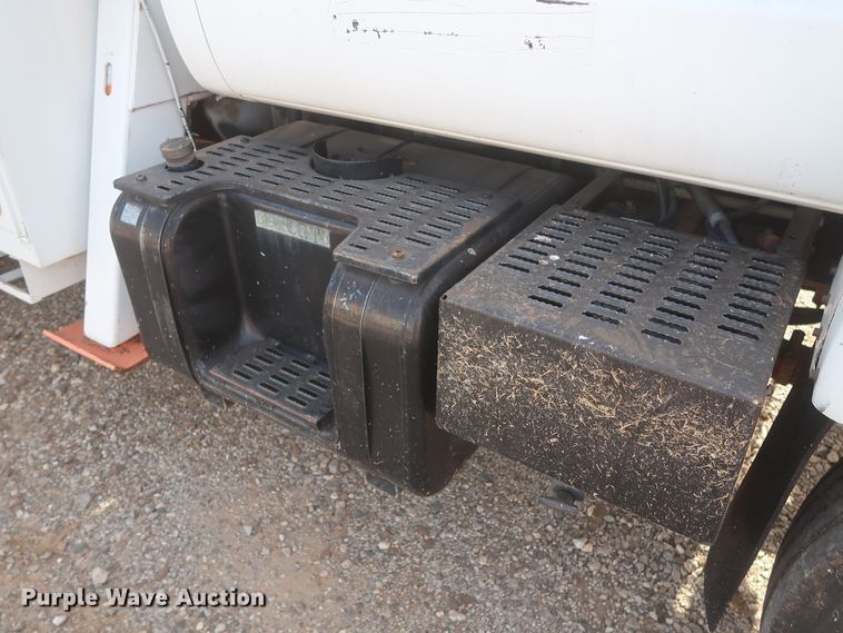 image for item HJ9427 1999 GMC C7500  bucket truck