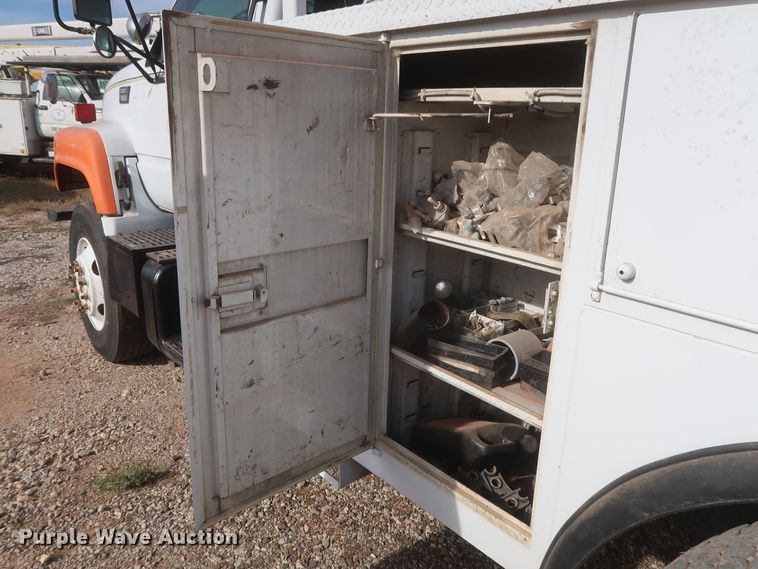 image for item HJ9427 1999 GMC C7500  bucket truck
