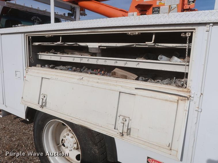 image for item HJ9427 1999 GMC C7500  bucket truck