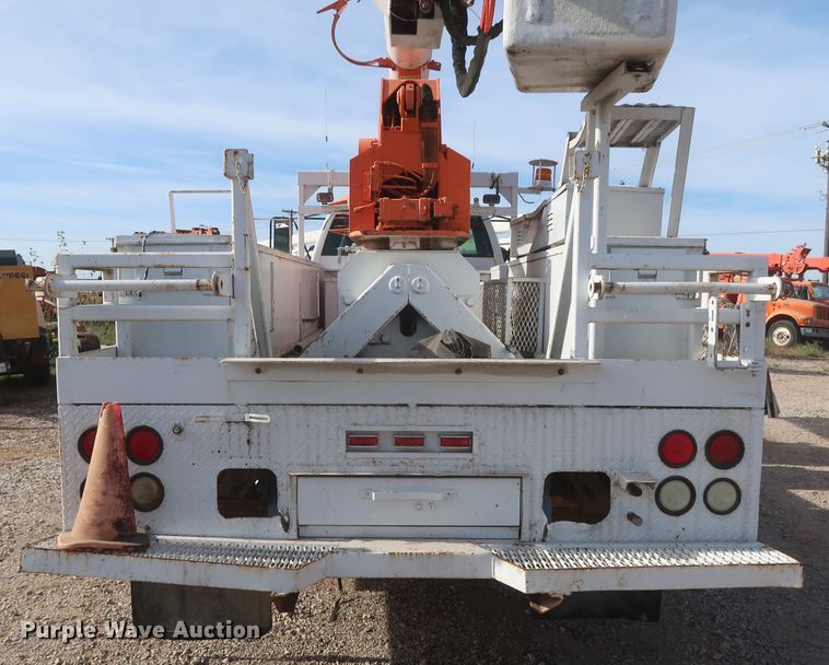 image for item HJ9427 1999 GMC C7500  bucket truck