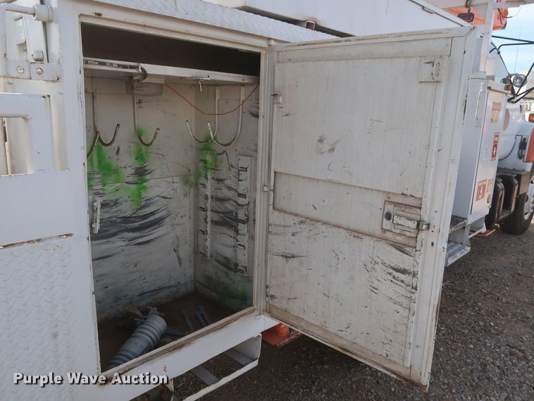 image for item HJ9427 1999 GMC C7500  bucket truck