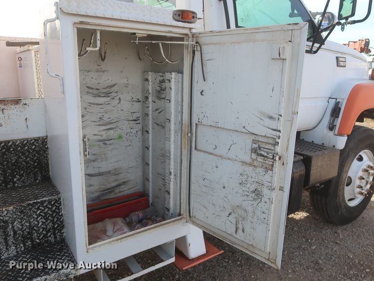 image for item HJ9427 1999 GMC C7500  bucket truck