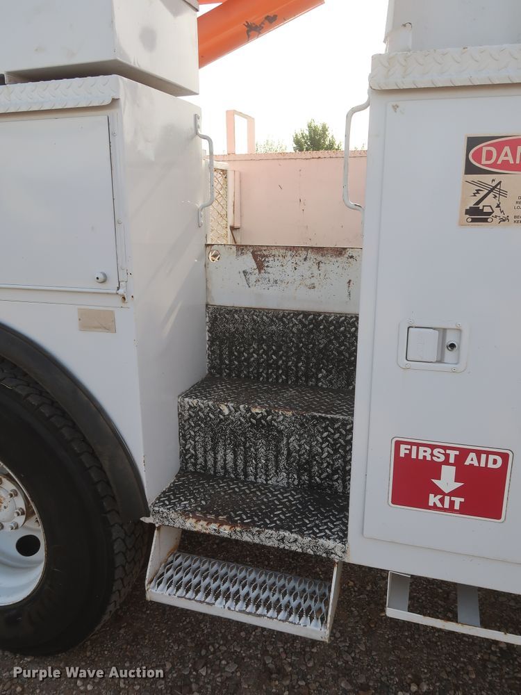 image for item HJ9427 1999 GMC C7500  bucket truck