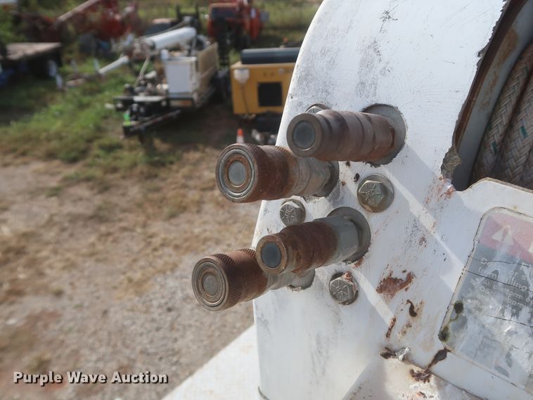 image for item HJ9427 1999 GMC C7500  bucket truck