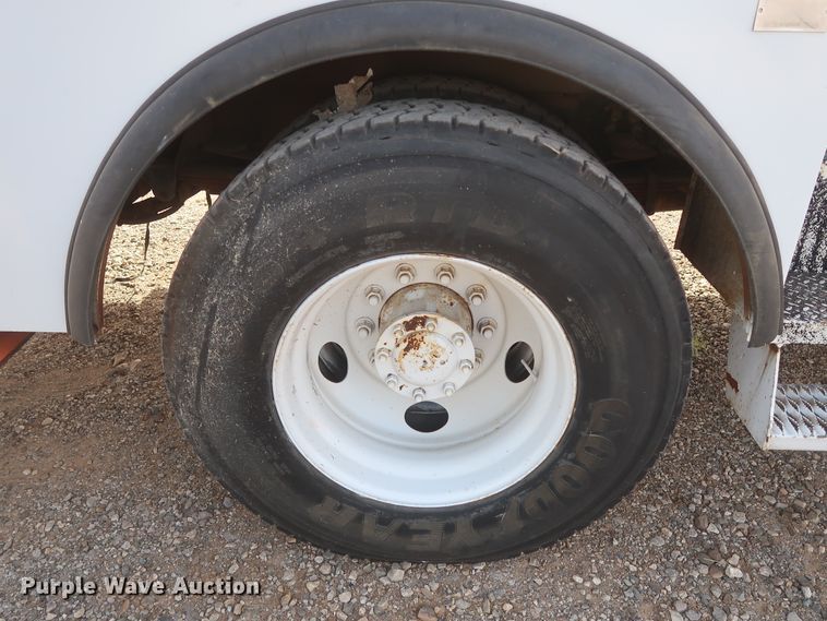 image for item HJ9427 1999 GMC C7500  bucket truck