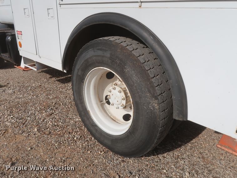 image for item HJ9427 1999 GMC C7500  bucket truck