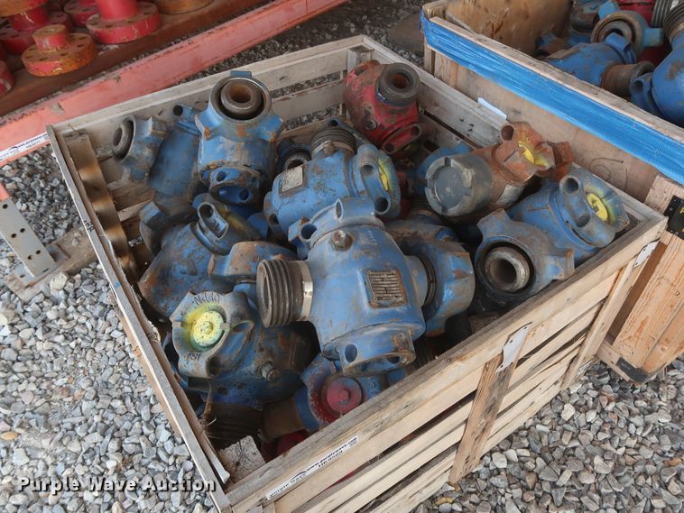 image for item HK9589 Approximately 25 pipe ball valves