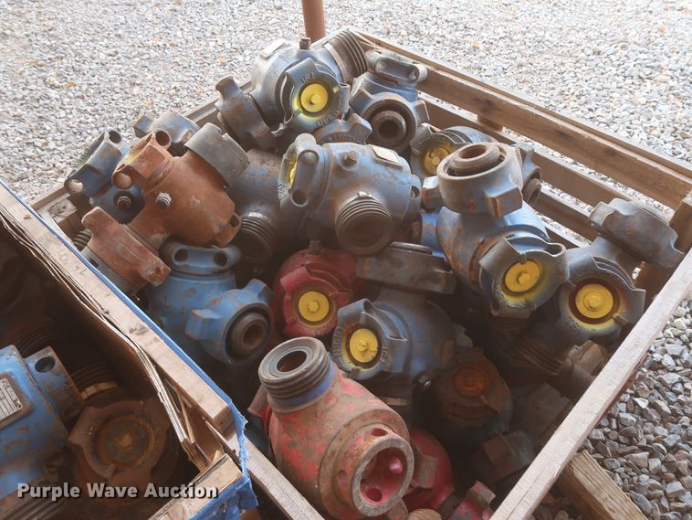 image for item HK9589 Approximately 25 pipe ball valves