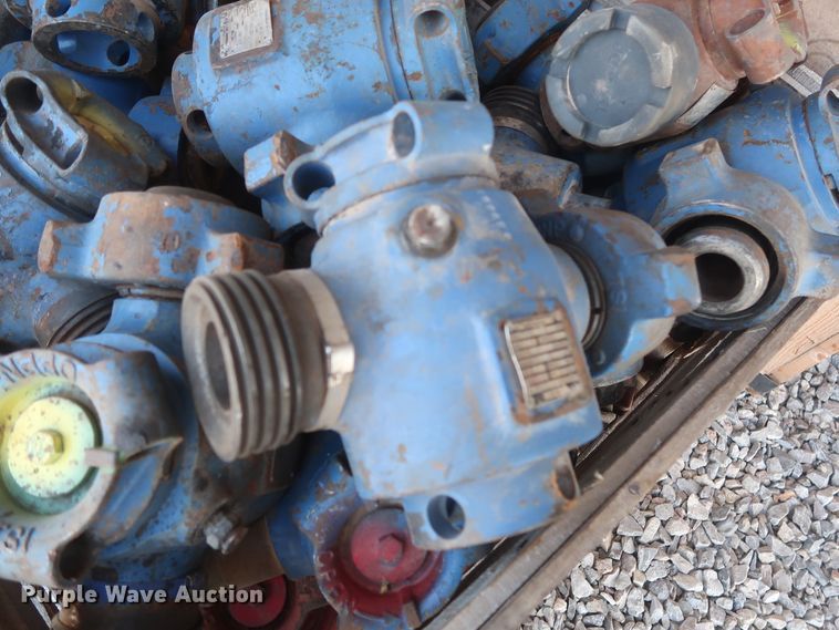 image for item HK9589 Approximately 25 pipe ball valves