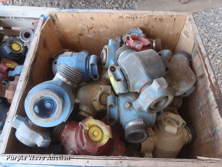 image for item HK9590 Approximately 25 pipe ball valves