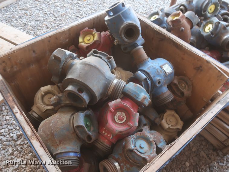 image for item HK9590 Approximately 25 pipe ball valves