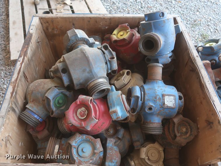 image for item HK9590 Approximately 25 pipe ball valves