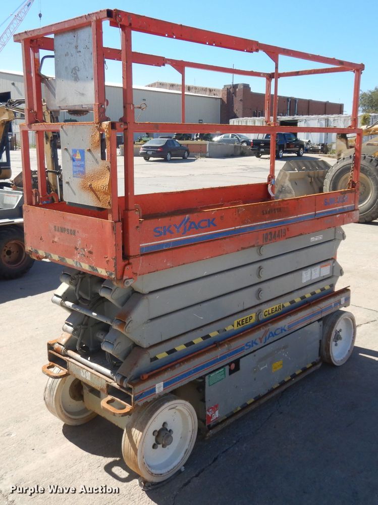 2007 Skyjack SJIII 3226 scissor lift in Lincoln, NE Item HN9392 sold