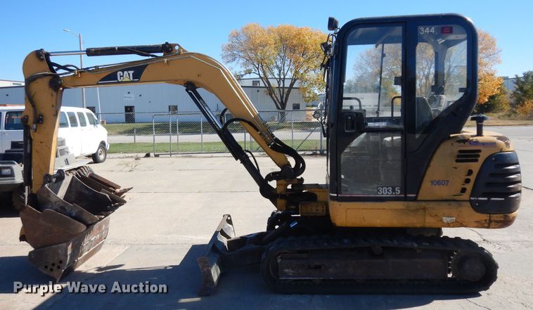 image for item HN9395 2002 Caterpillar 303.5  mini excavator