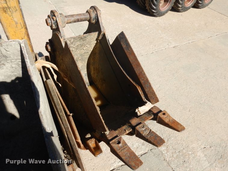 image for item HN9395 2002 Caterpillar 303.5  mini excavator