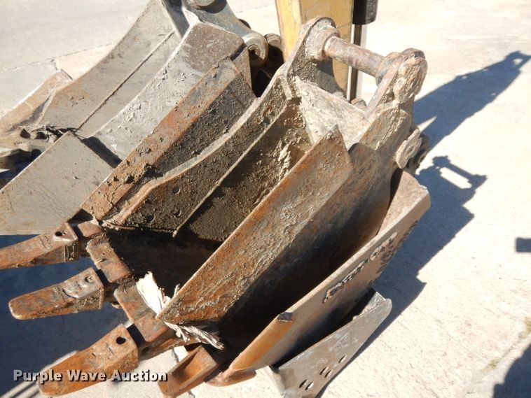 image for item HN9395 2002 Caterpillar 303.5  mini excavator