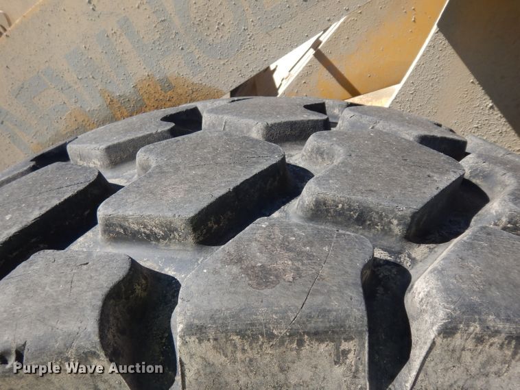 image for item HN9396 1999 New Holland LW110  wheel loader