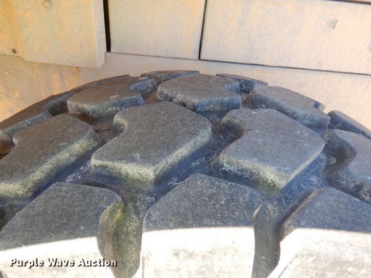 image for item HN9396 1999 New Holland LW110  wheel loader