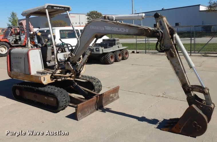 image for item HN9407 1999 Takeuchi TB025  mini excavator