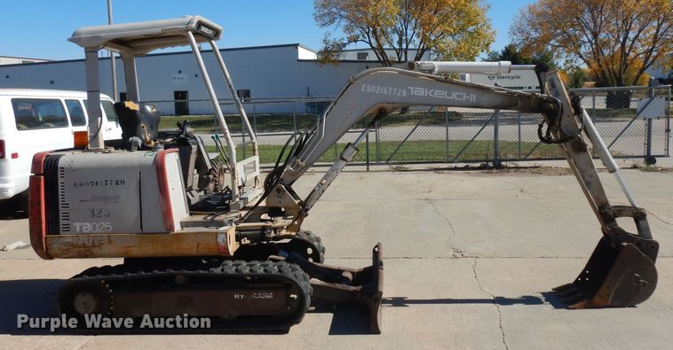 image for item HN9407 1999 Takeuchi TB025  mini excavator
