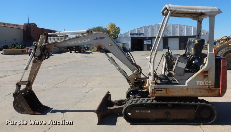 image for item HN9407 1999 Takeuchi TB025  mini excavator