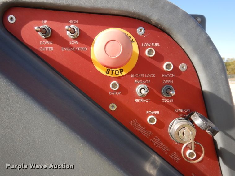 image for item HN9421 2009 Asphalt Zipper AZ-500B wheel loader cold planer