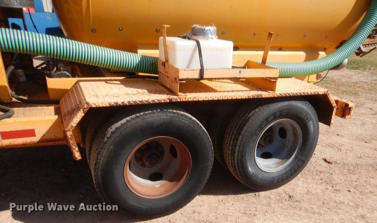 image for item HW9094 2000 Vactron PMD800DT vacuum excavator