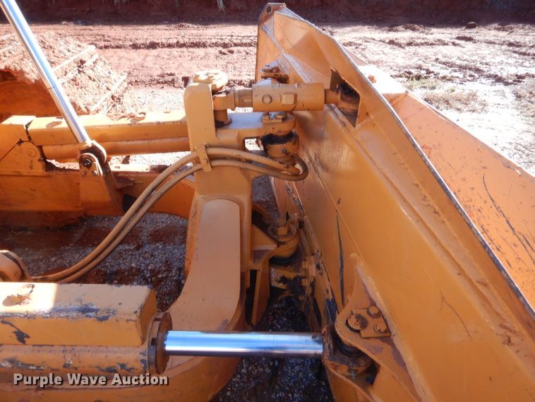 image for item HW9107 2011 Case 1650L   dozer
