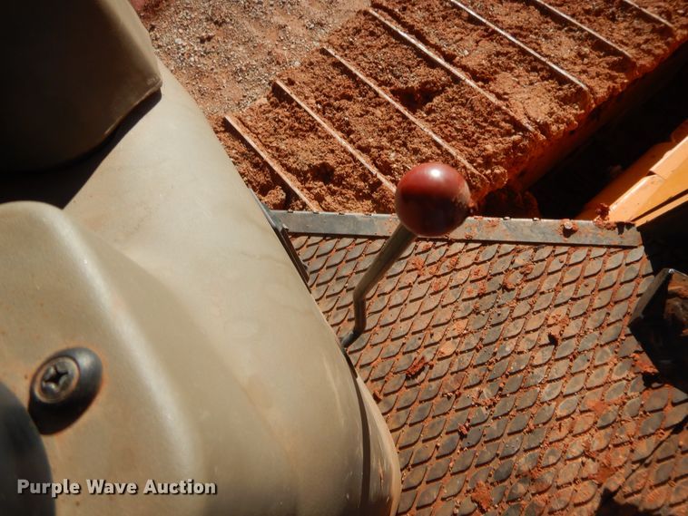 image for item HW9107 2011 Case 1650L   dozer