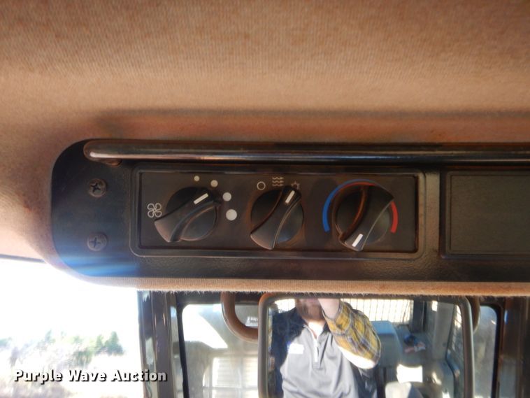 image for item HW9107 2011 Case 1650L   dozer