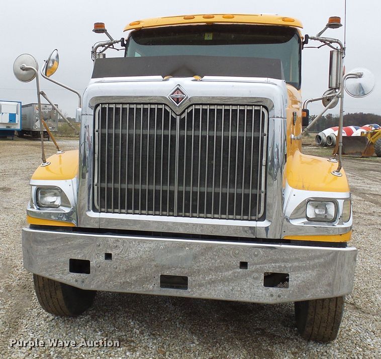 image for item DC2900 2009 International 9900i  semi truck