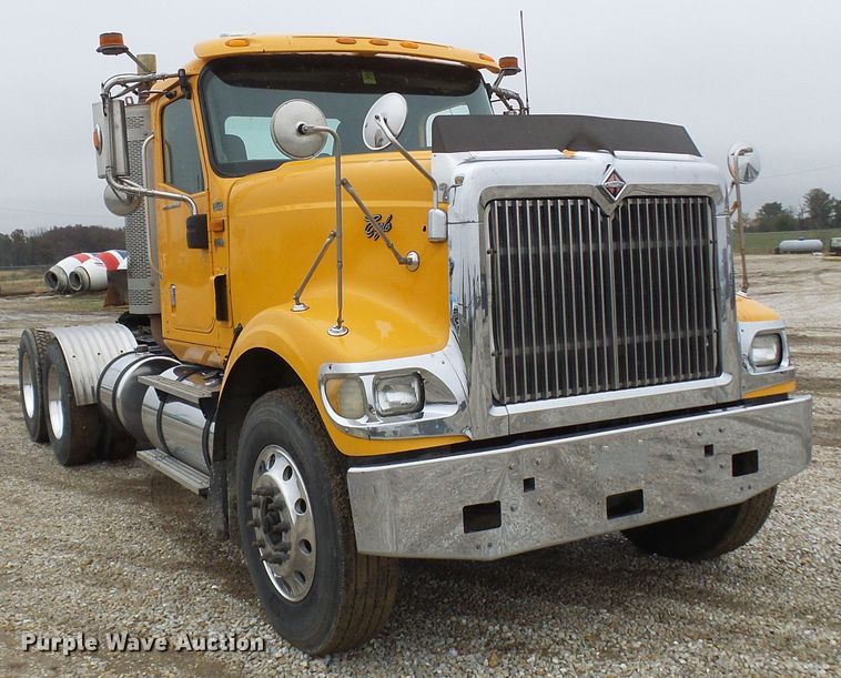 image for item DC2900 2009 International 9900i  semi truck