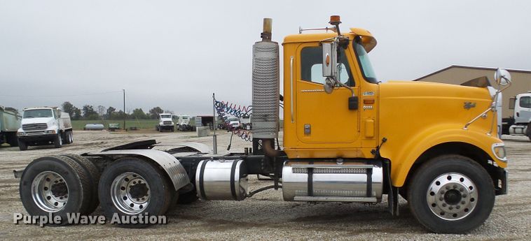 image for item DC2900 2009 International 9900i  semi truck