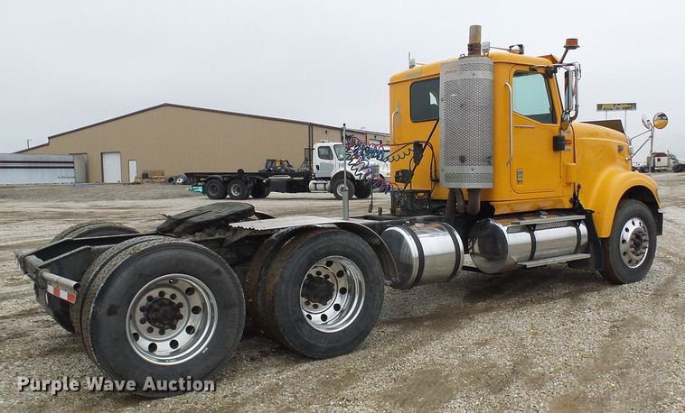 image for item DC2900 2009 International 9900i  semi truck