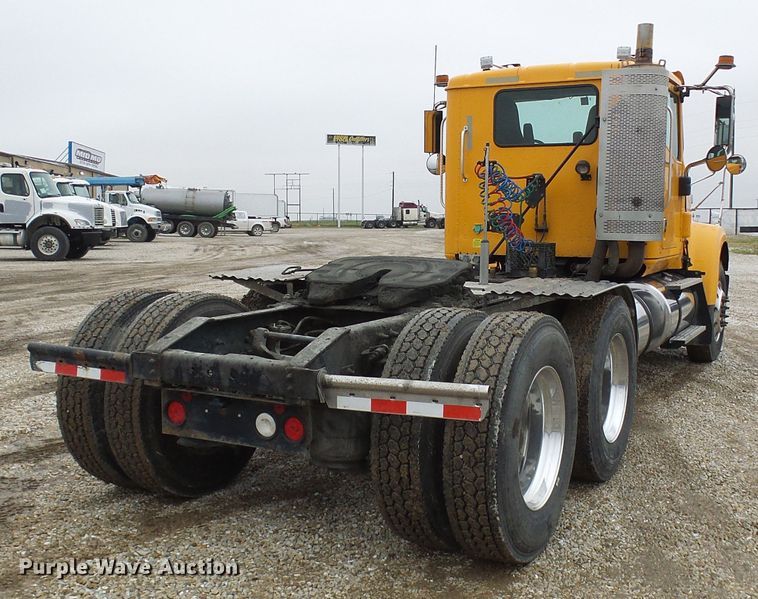 image for item DC2900 2009 International 9900i  semi truck