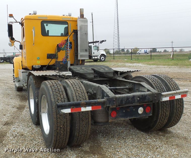 image for item DC2900 2009 International 9900i  semi truck