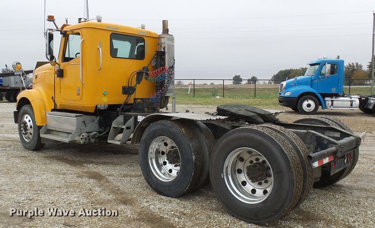 image for item DC2900 2009 International 9900i  semi truck