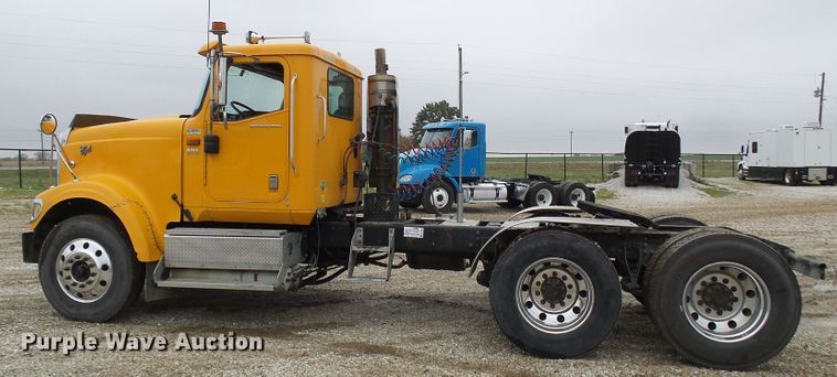 image for item DC2900 2009 International 9900i  semi truck