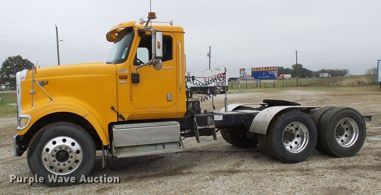 image for item DC2900 2009 International 9900i  semi truck